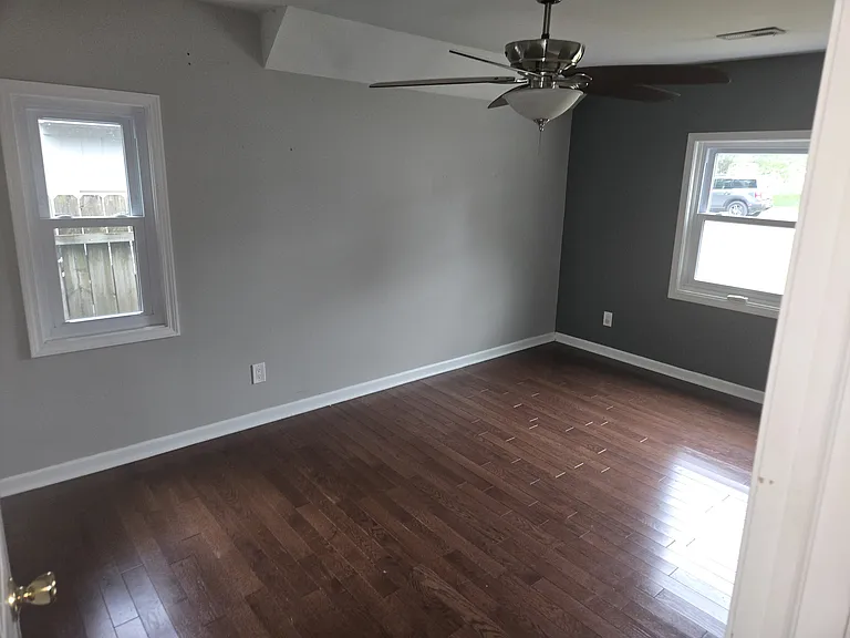 18334 Irving St — Photo 11