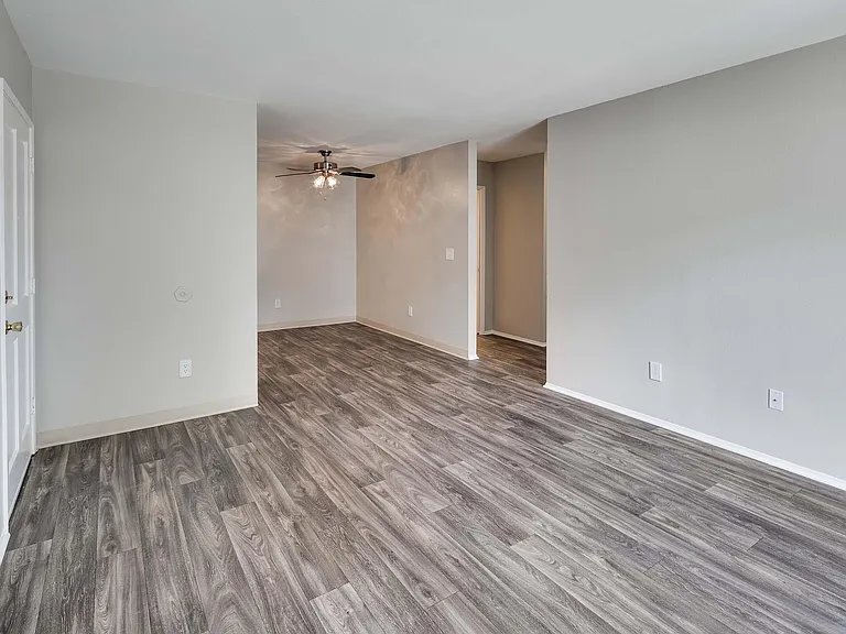 Camden Park Apartments — Photo 7