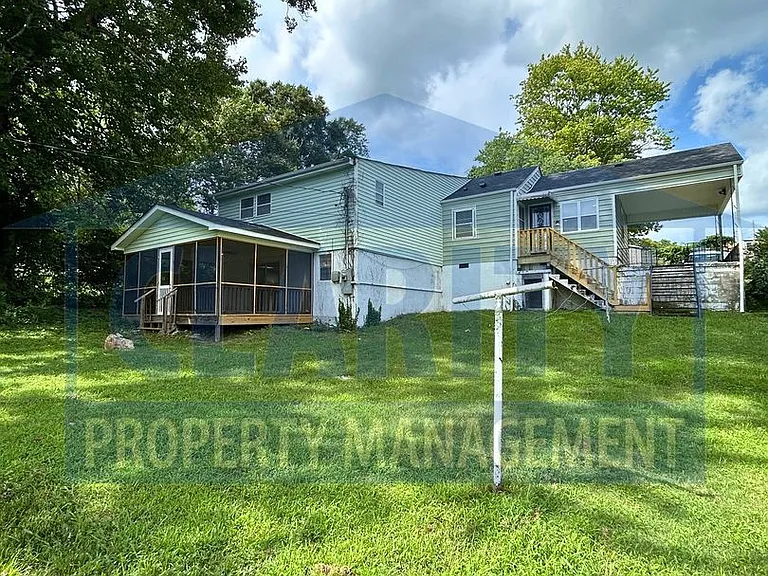 3002 Saint Paul St — Photo 6