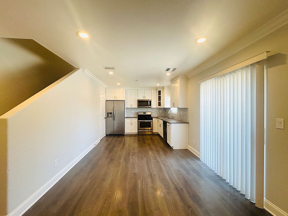 1st image of 7205 S La Cienega Blvd #7213