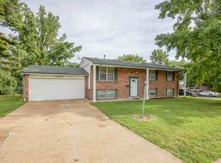 1945 Parker Rd, Florissant, MO