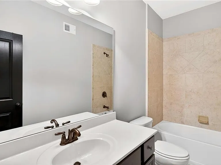 2607 Lulworth Ln — Photo 48