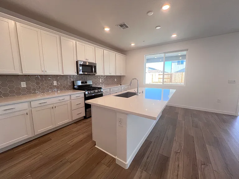8144 Arrowfield Way — Photo 5