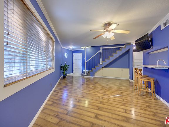 3rd image of 11120 Moorpark St APT 4