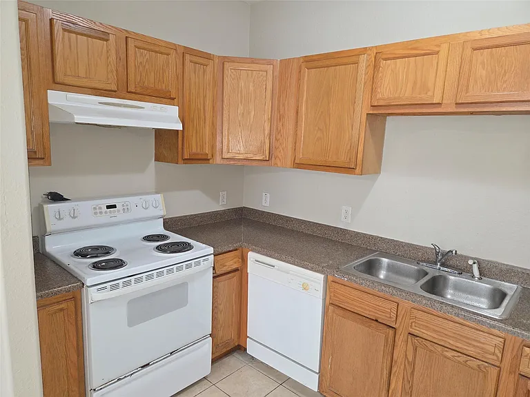 10015 Wiloak St #B — Photo 6