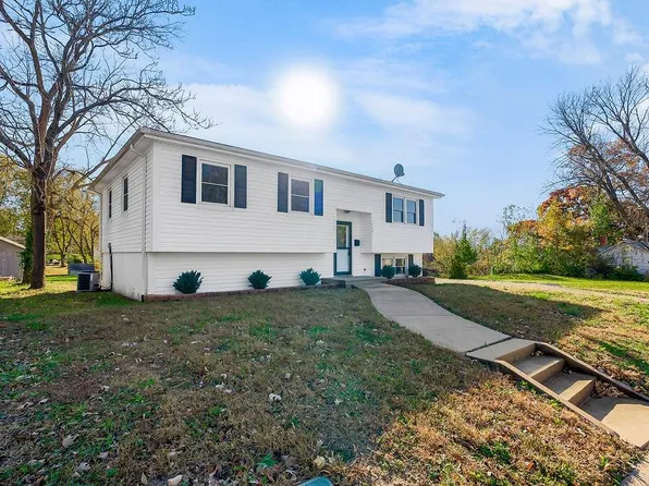 715 S Silver St, Paola, KS 66071
