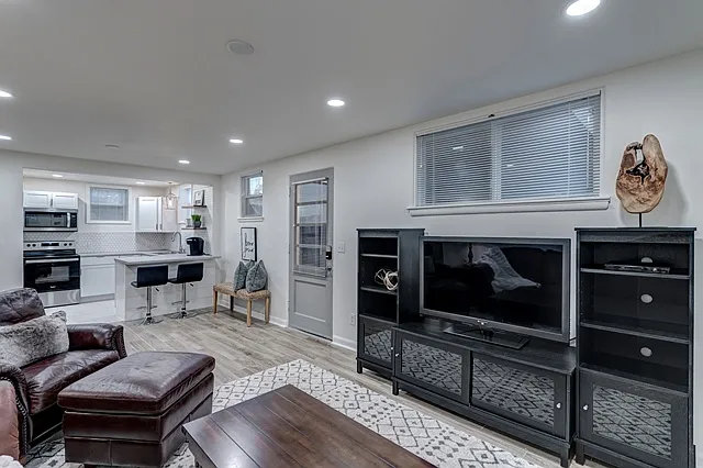 2730 W Rapid St — Photo 4