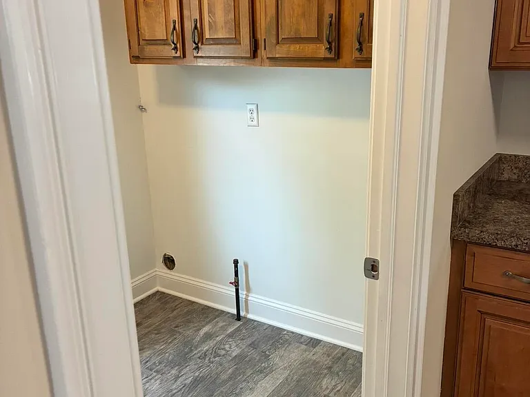 124 Wilson Ave — Photo 6