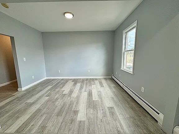 4th image of 855 Kossuth St #B