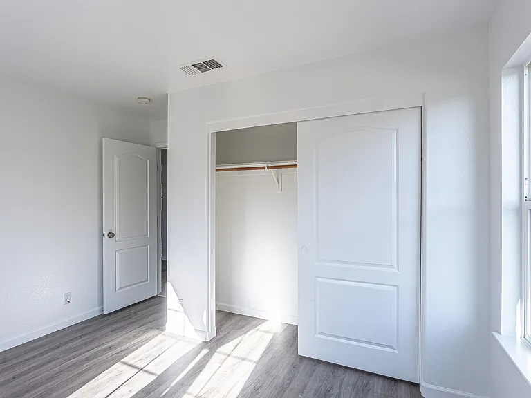 2337 N Silvervale St — Photo 46
