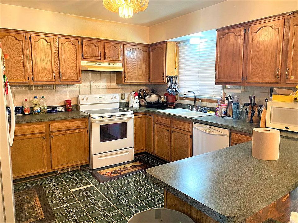 2nd image of 28079 Milton Ave