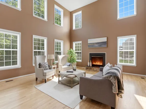 457 Hughs Rd, Charles Town, WV 25414