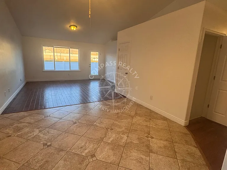 185 Crystal Bay Dr — Photo 4