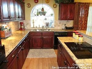 3rd image of 6 Aubrey Ct