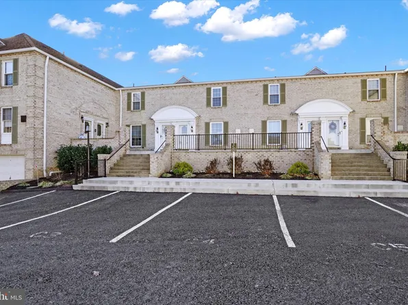 1000 Country Club Rd #4, York, PA 17403