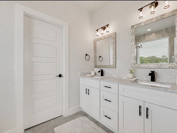 5th image of 2326 Fairfax Dr