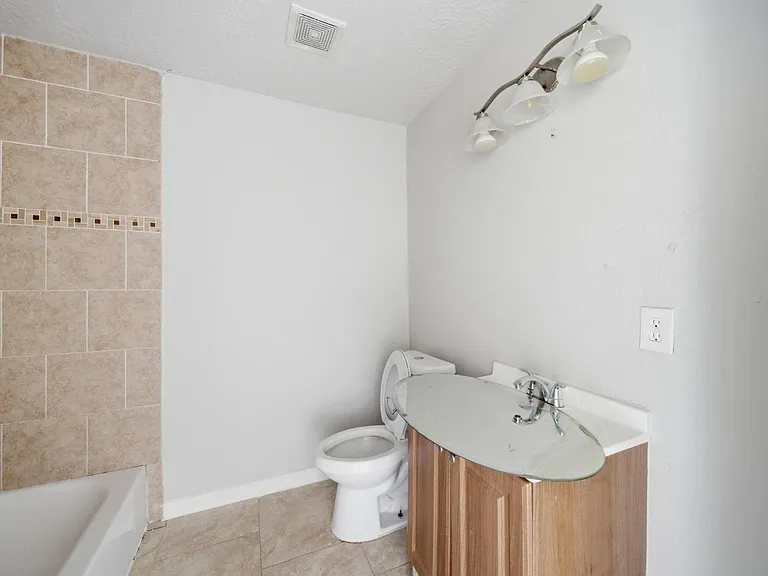 1102 Johnson St — Photo 14