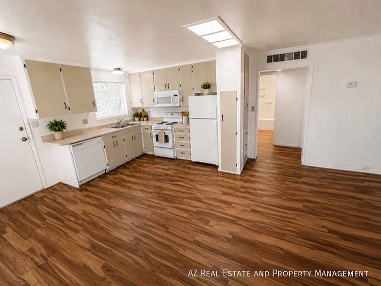 420 W Clark St #A — Photo 13