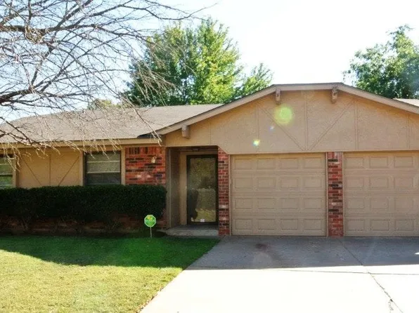 608 Wild Wind Rd, Edmond, OK 73003
