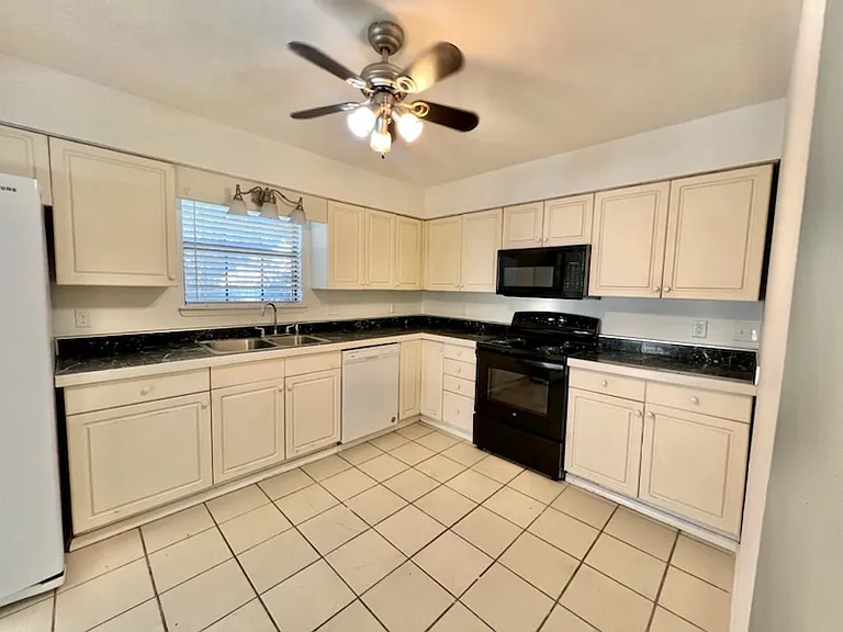 28 Solar St — Photo 5