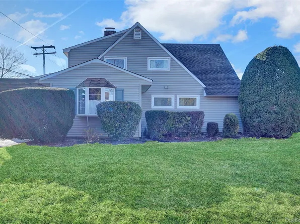 2 Welcome Lane, Wantagh, NY 11793