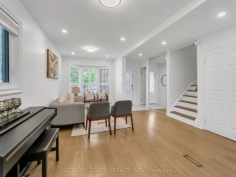 10 Park Lane Cir — Photo 12
