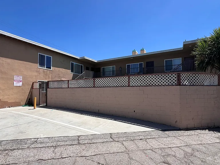 2540 S Barrington Ave #3 — Photo 19