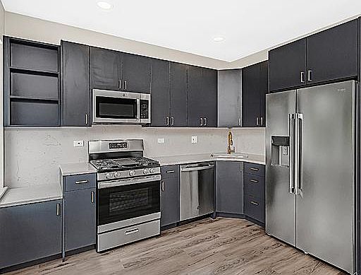 1st image of 934 W Cornelia Ave #G