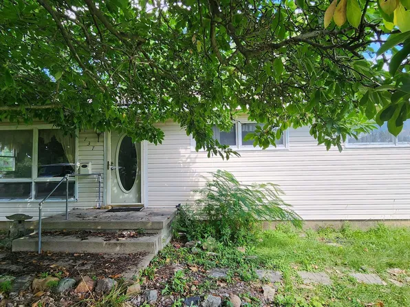 737 E Beech St, Winchester, IN 47394