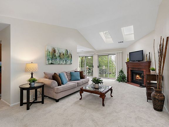 2nd image of 2838 Meadow Ln Unit W2