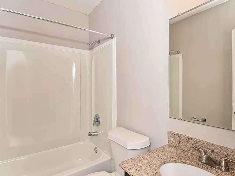 5111_028_bathroom_13383209.jpg