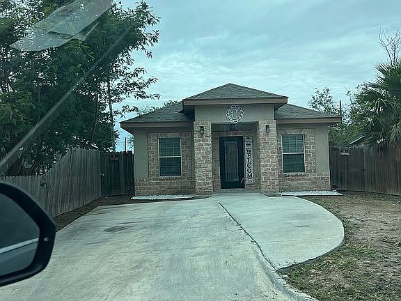 5th image of 437 Yoakum St