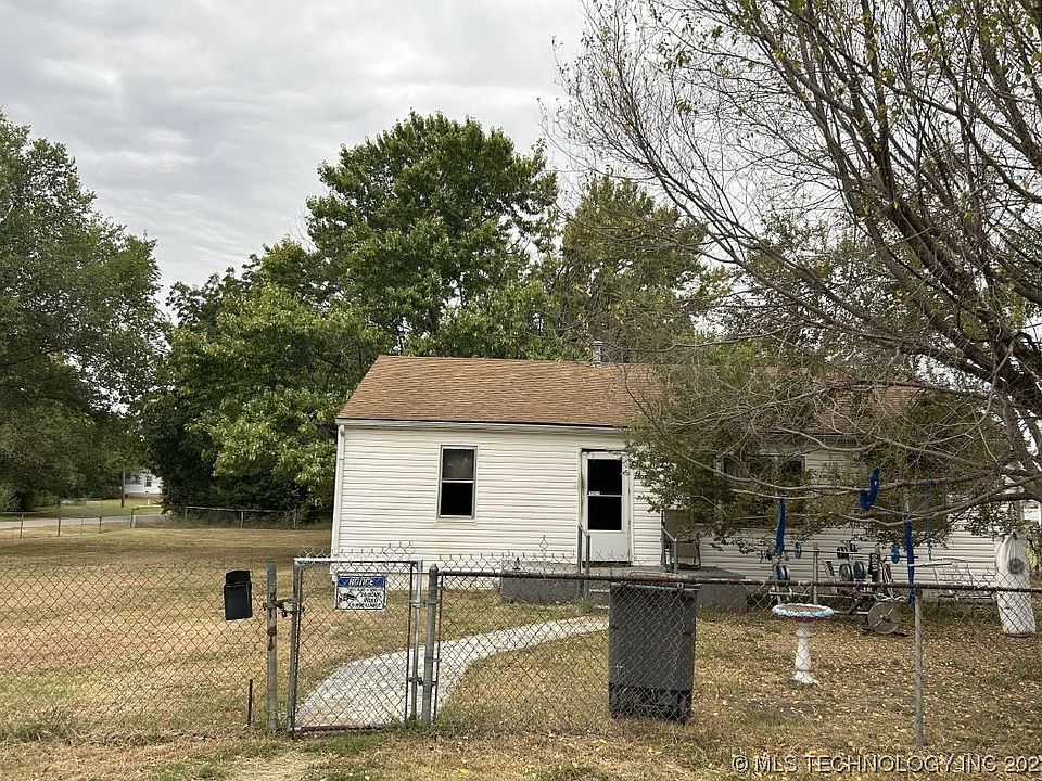 1st image of 2806 N Frankfort Pl