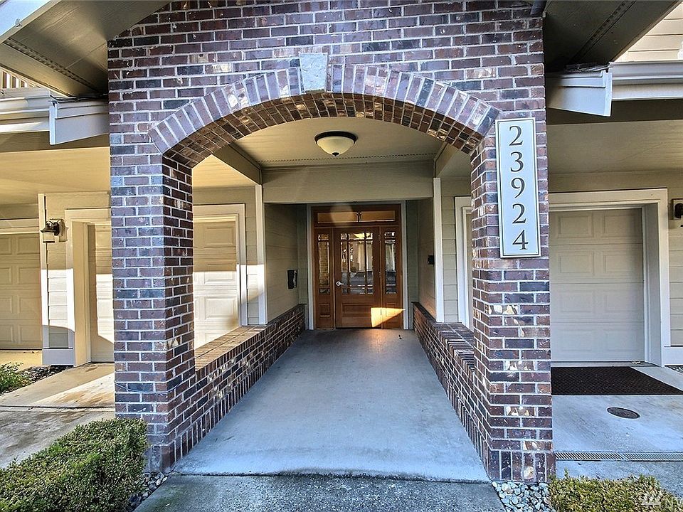 1st image of 23924 NE 115th Ln Unit 101