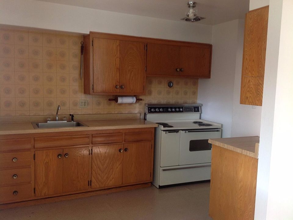 2nd image of 633 Larch St