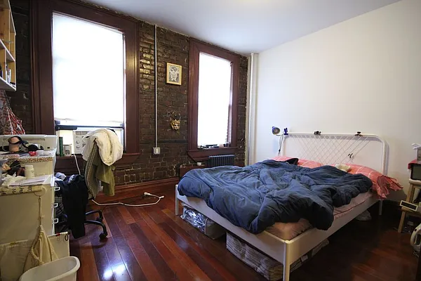 Rented by Dynamik Realty | media 20