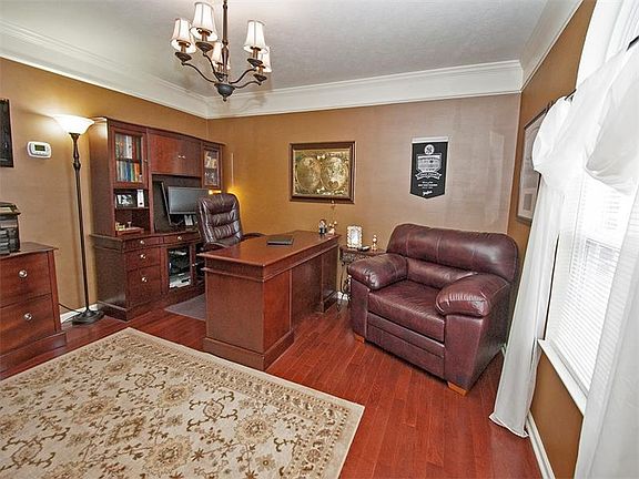4th image of 702 Esfarms Dr