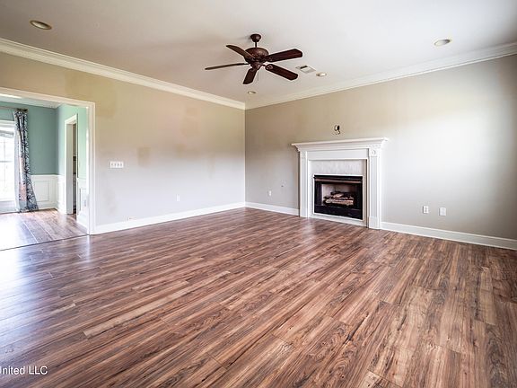 3rd image of 440 Abbey Woods