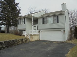 5314 Wainwright Dr, Wonder Lake, IL 60097