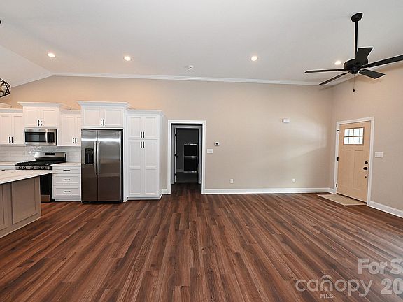 3rd image of 4932 Southview Dr