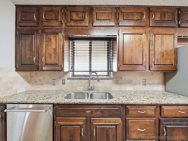 5811 E 61st Pl — Photo 10