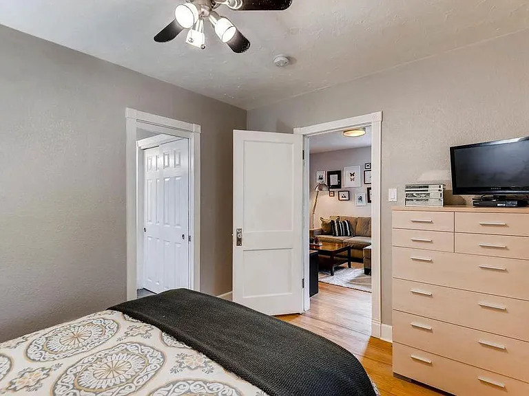 4732 Beach Ct — Photo 10