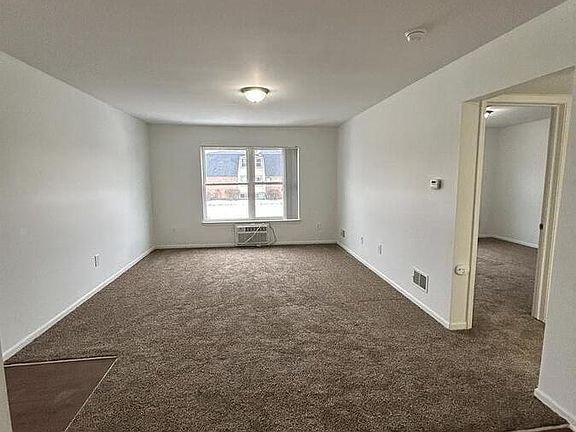 3rd image of 721 Green Rd APT 224