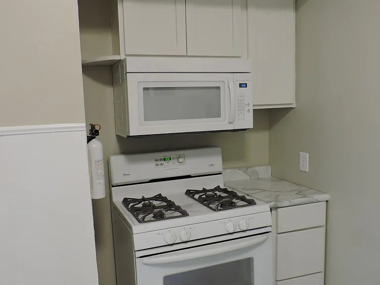 901 Alpine Ave NW — Photo 7
