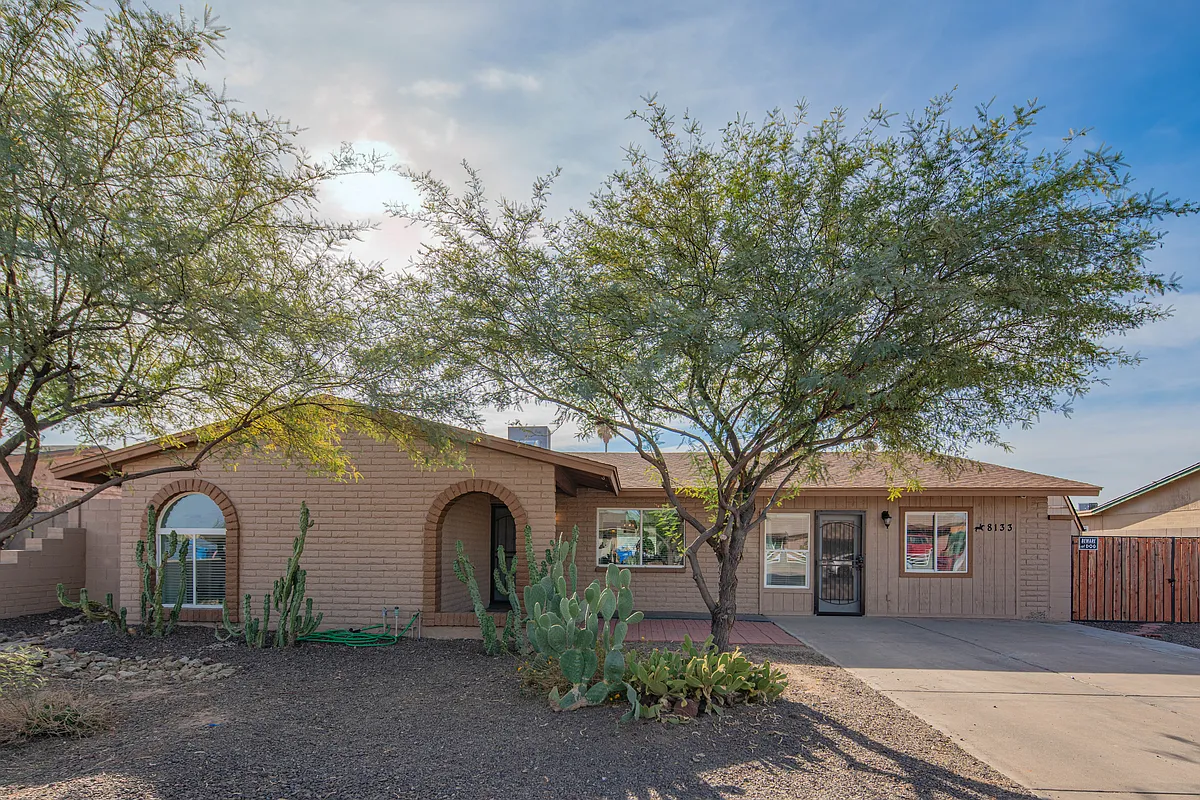 Building Photo - 8133 W Heatherbrae Dr