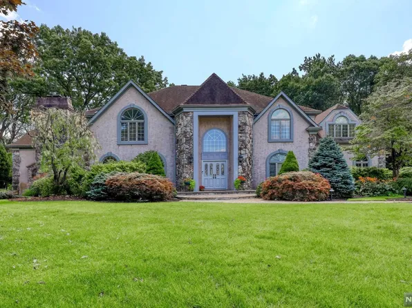 762 Barnstable Ln, Franklin Lakes, NJ 07417