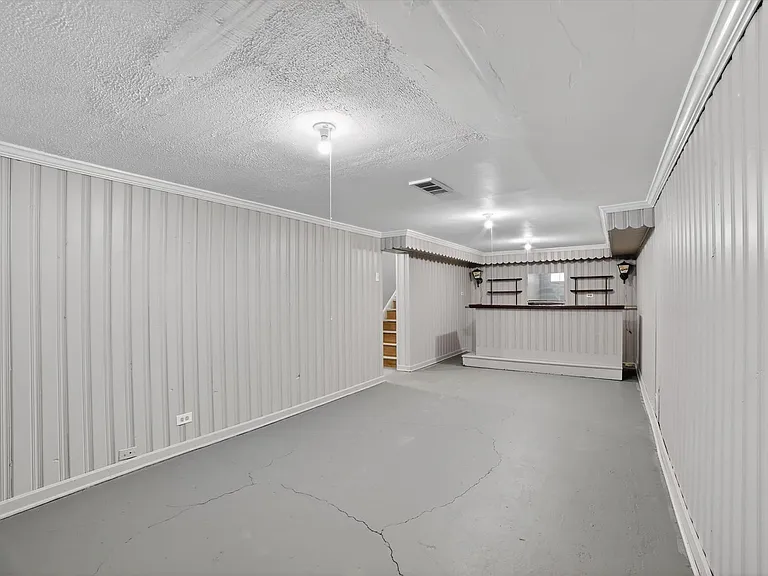 303 S Green Rd — Photo 25