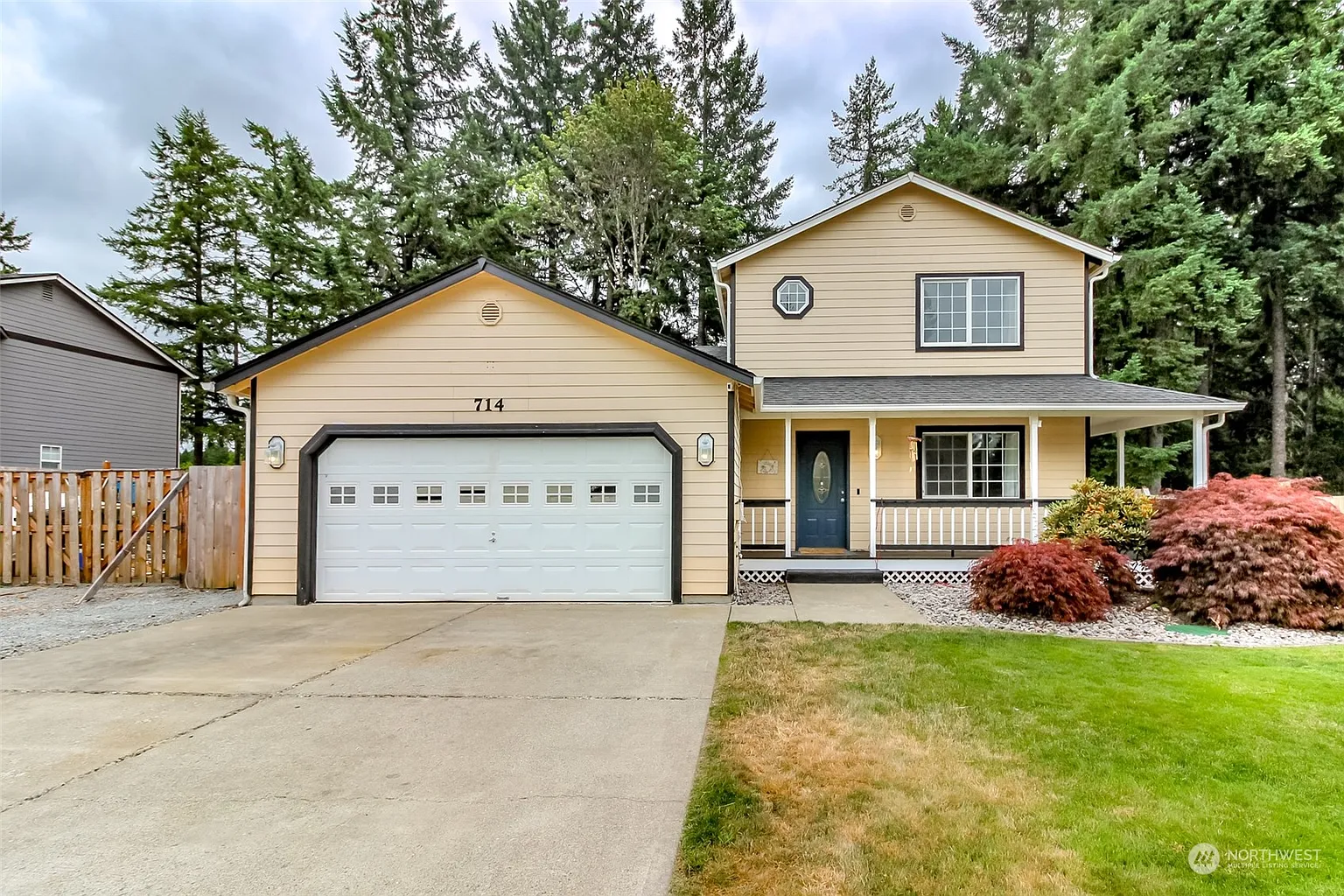 714 Golphnee Loop SE photo 1