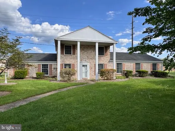 1050 E Governor Rd, Hershey, PA 17033