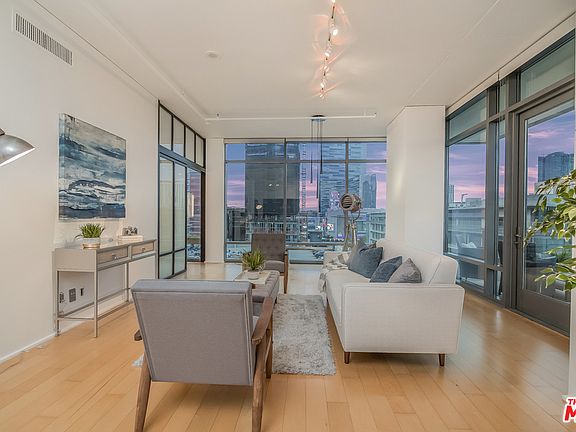 5th image of 1100 S Hope St APT 816